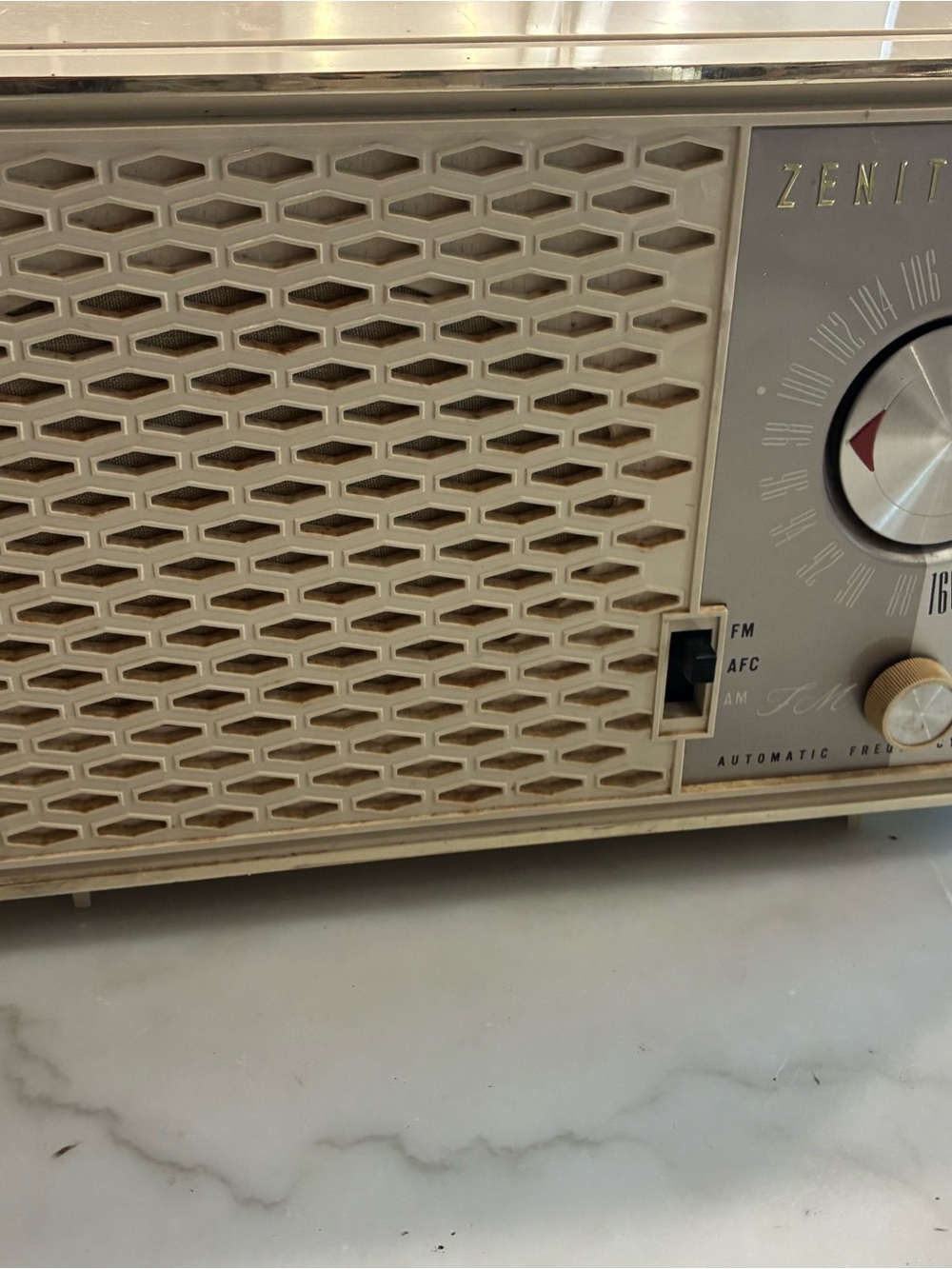 Zenith Cream and Gold Portable AM/FM Radio